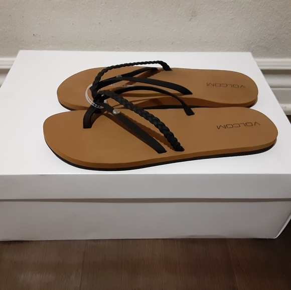 Volcom - Picture 1 of 3